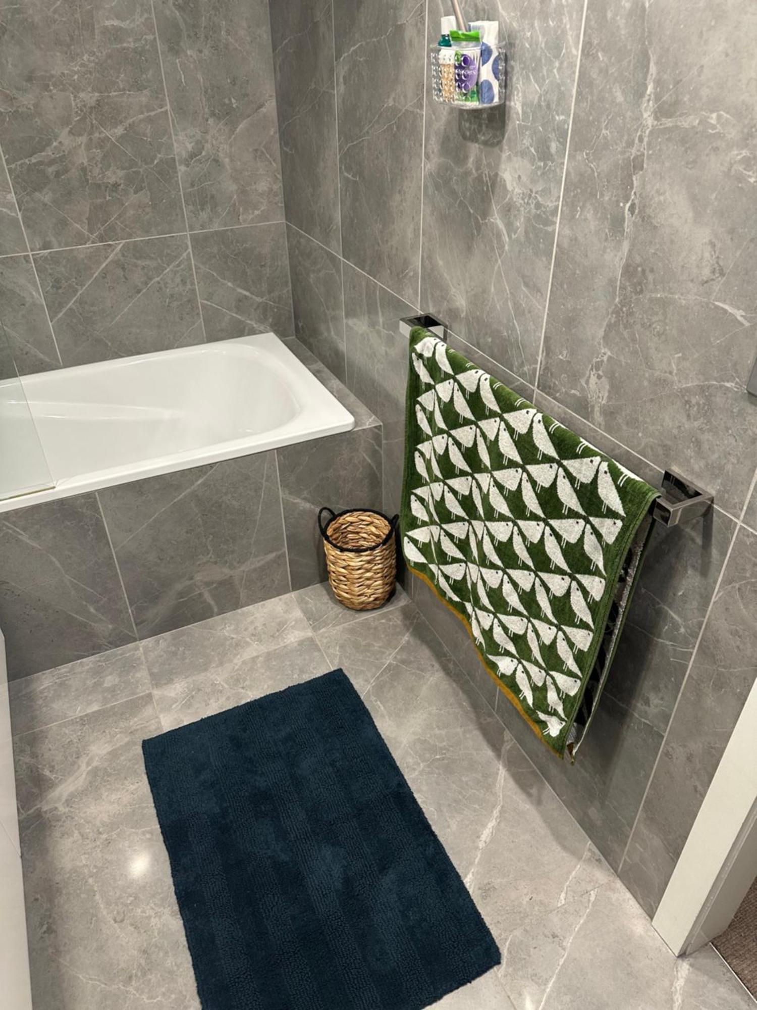 Private 1 Bed With Bathroom In A 3 Bed - Melb Cbd, Regency Towers - Free Parking, Wifi And Pool Apartment Melbourne
