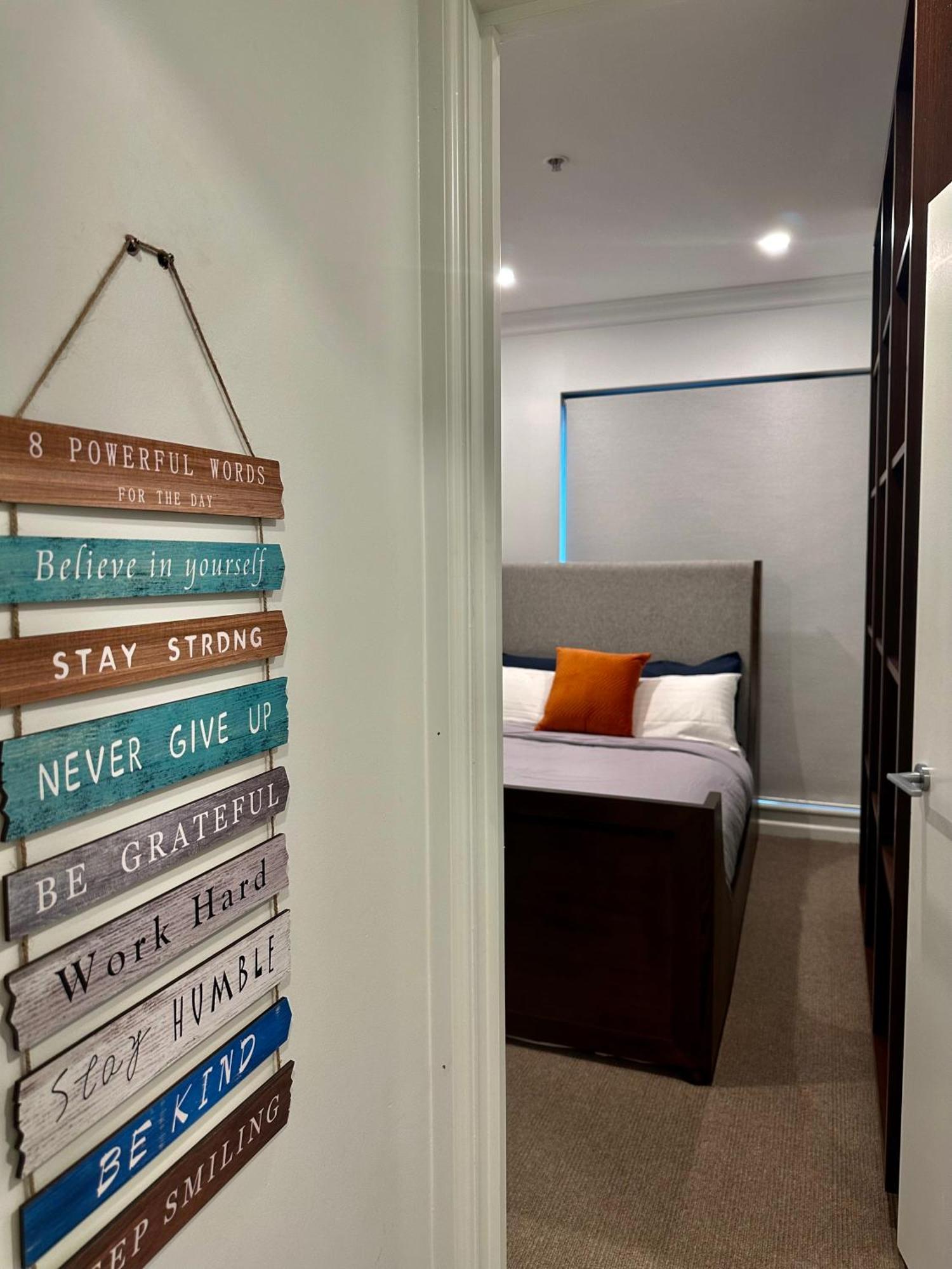Private 1 Bed With Bathroom In A 3 Bed - Melb Cbd, Regency Towers - Free Parking, Wifi And Pool * Melbourne
