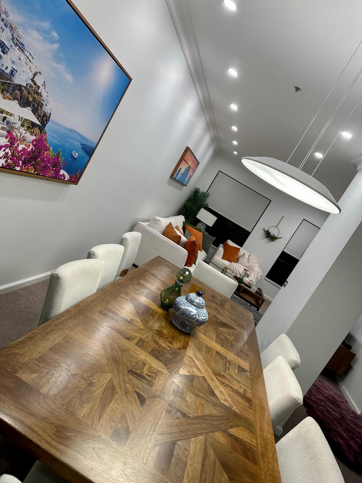 Apartment Private 1 Bed With Bathroom In A 3 Bed - Melb Cbd, Regency Towers - Free Parking, Wifi And Pool *