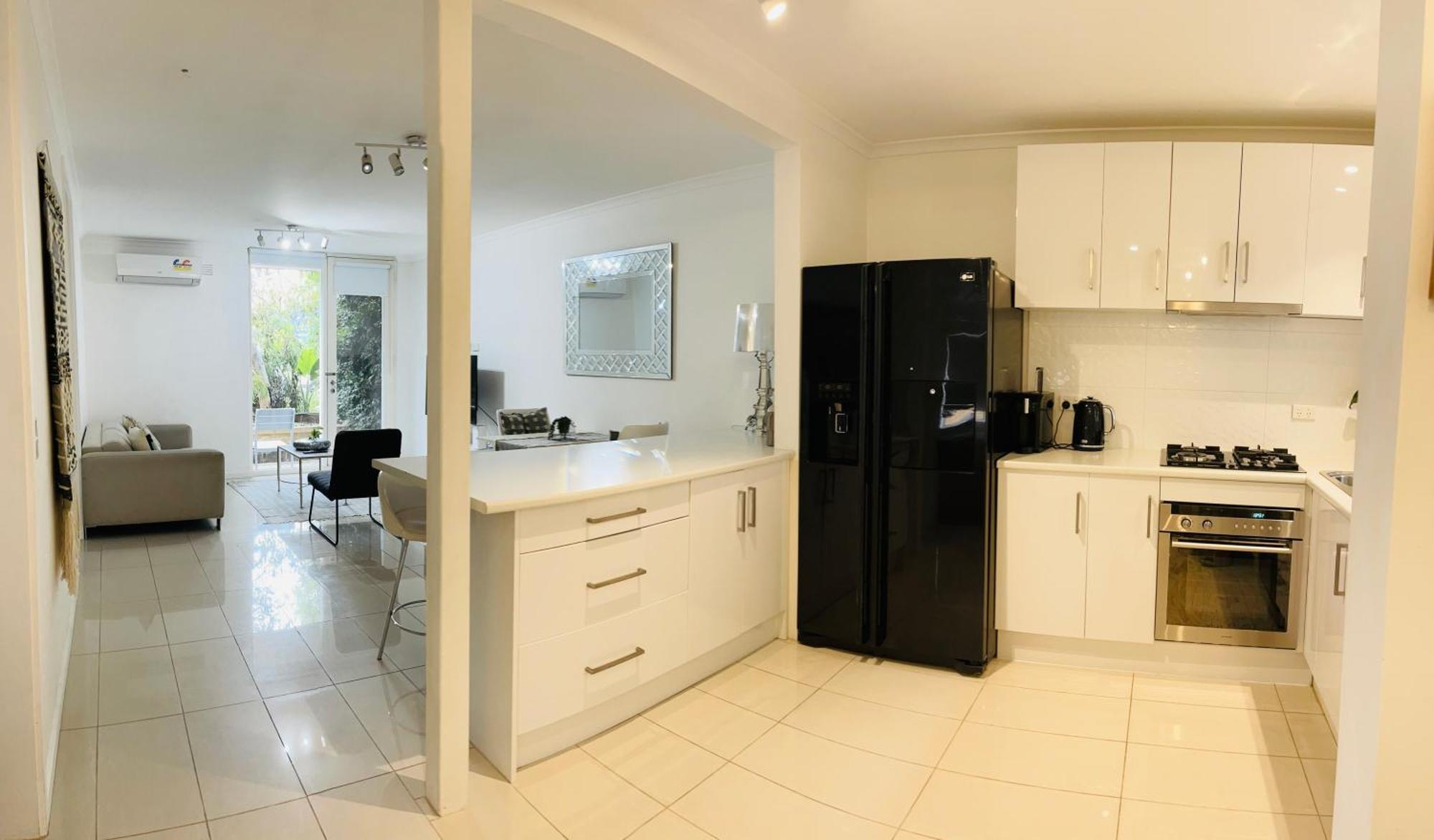 D101 Charming Apartment- Free Parking Holiday home Melbourne