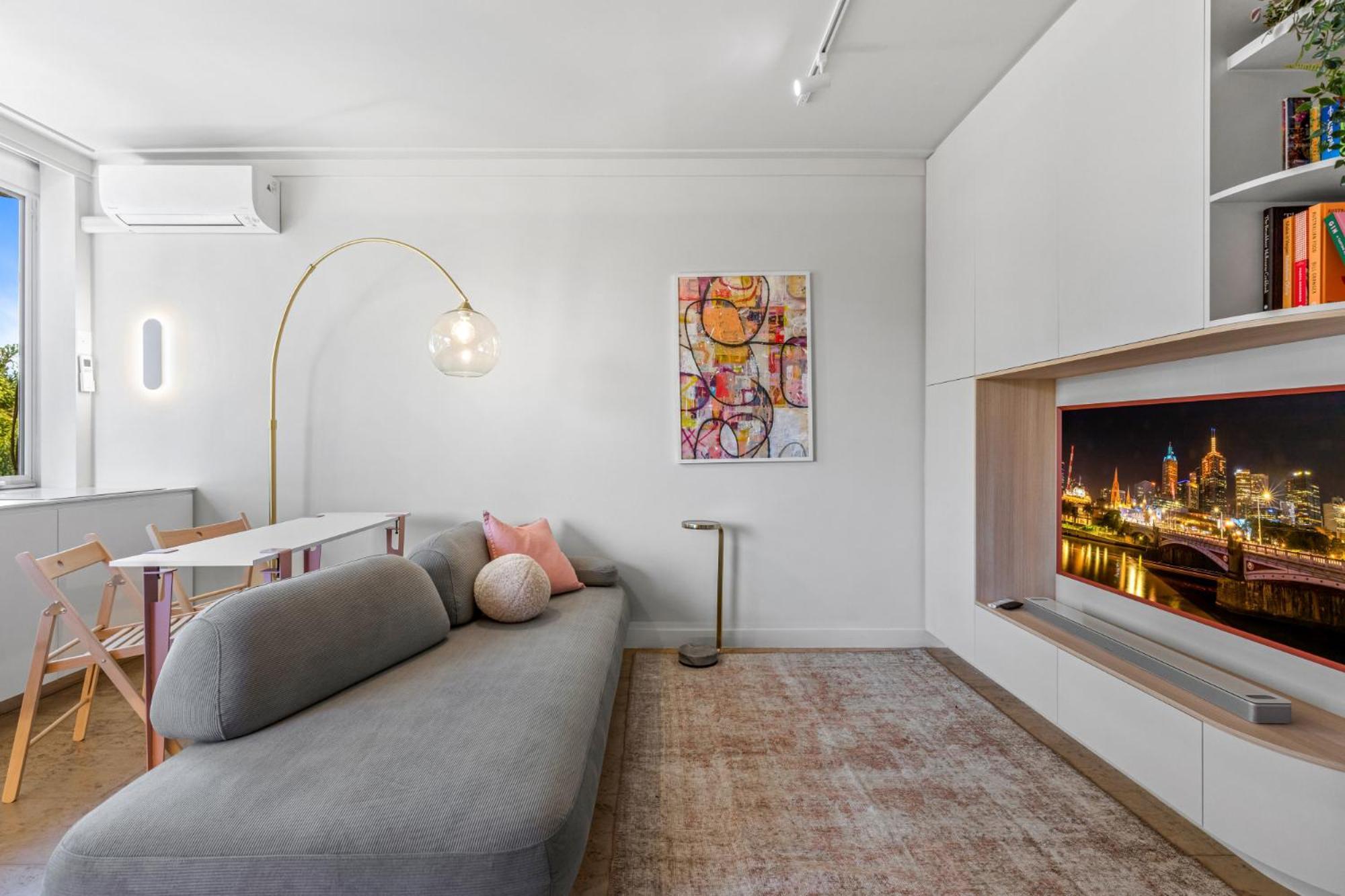 Cozy Elegant In Effervescent St Kilda Apartment Melbourne