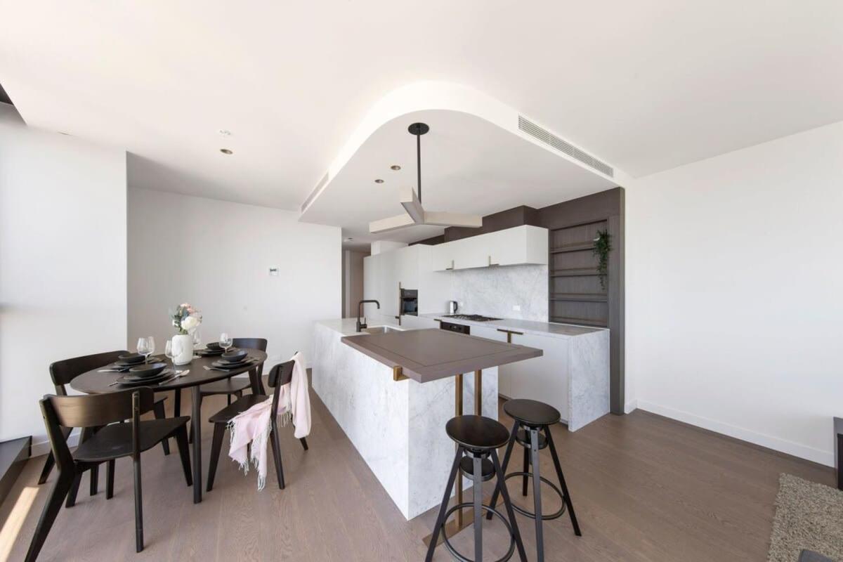 A Cozy 3br With Panoramic Views Free Parking Melbourne