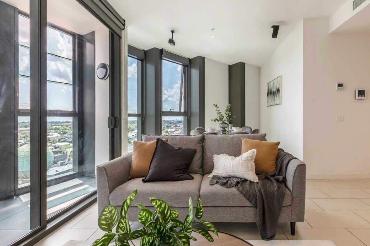 Spacious 2 Bedroom With Free Parking-00189 Melbourne