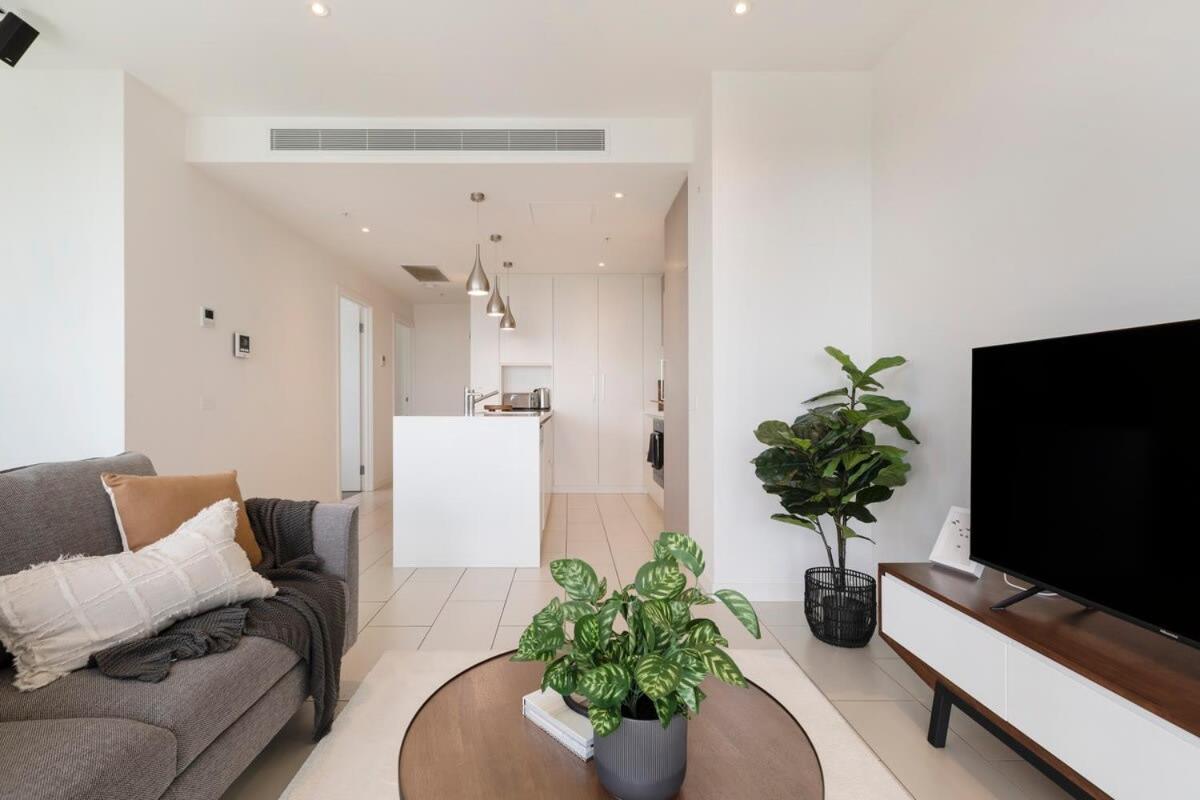 Spacious 2 Bedroom With Free Parking-00189