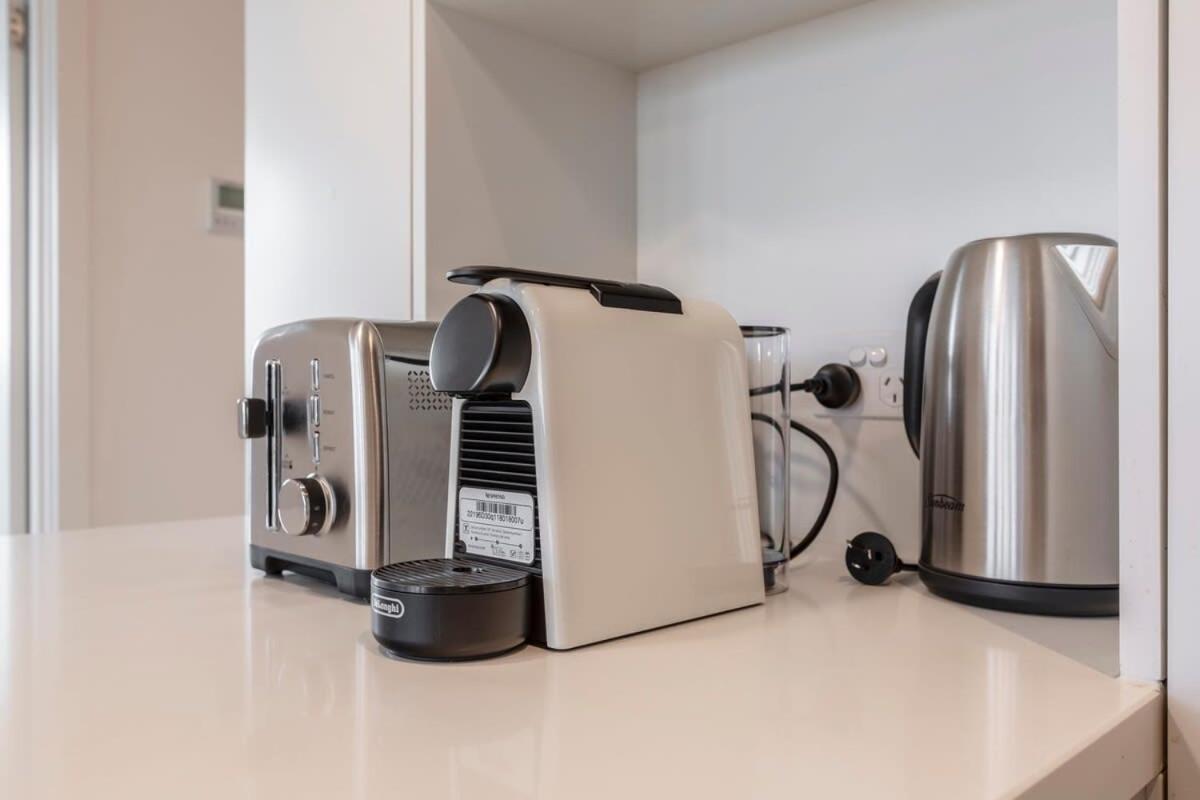 Apartment Spacious 2 Bedroom With Free Parking-00189 Melbourne