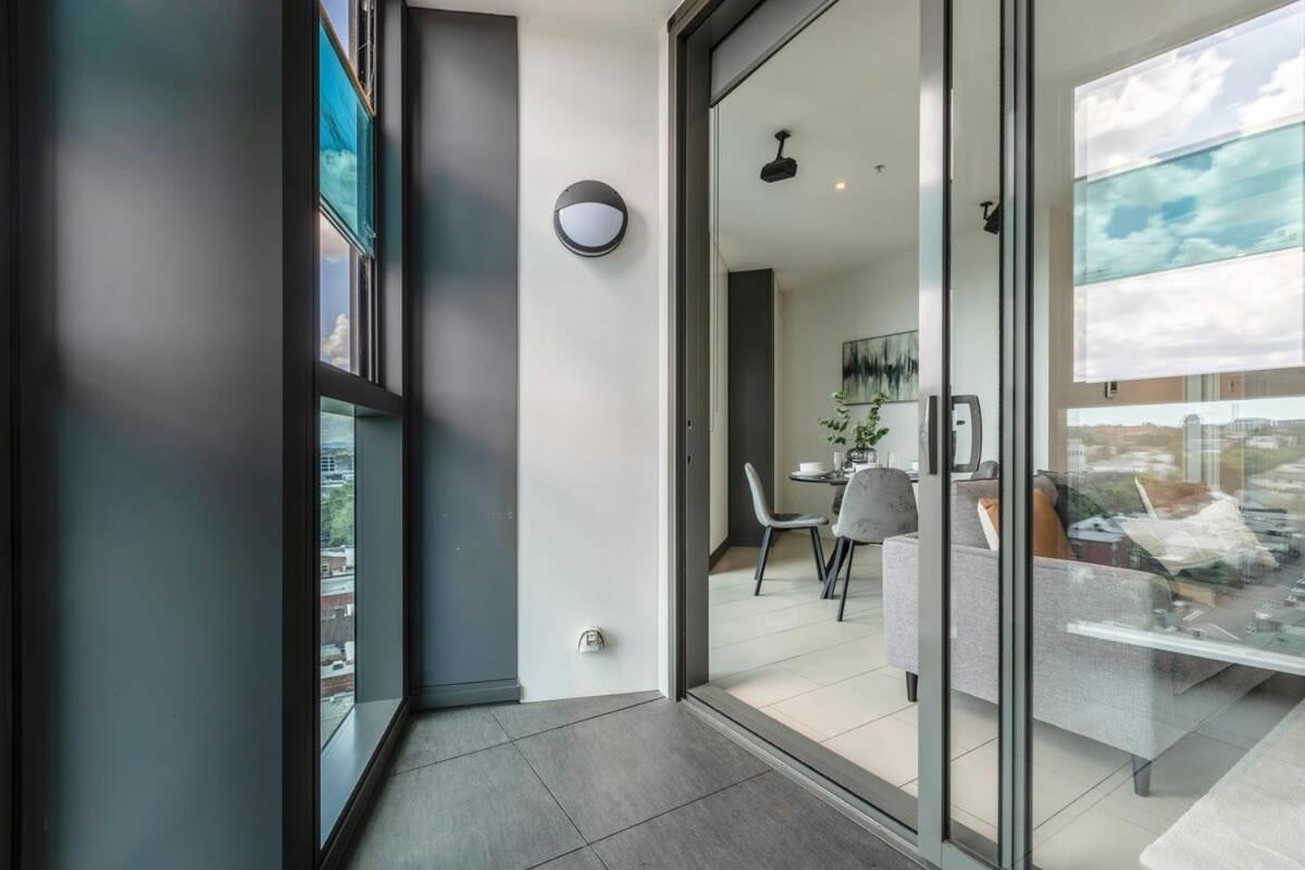Spacious 2 Bedroom With Free Parking-00189 Apartment Melbourne