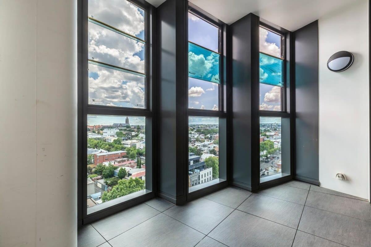 Spacious 2 Bedroom With Free Parking-00189 Melbourne