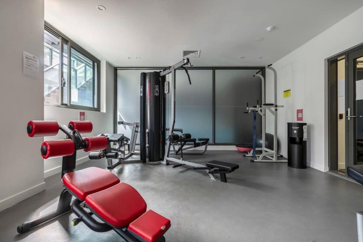 Apartment Spacious 2 Bedroom With Free Parking-00189 Melbourne