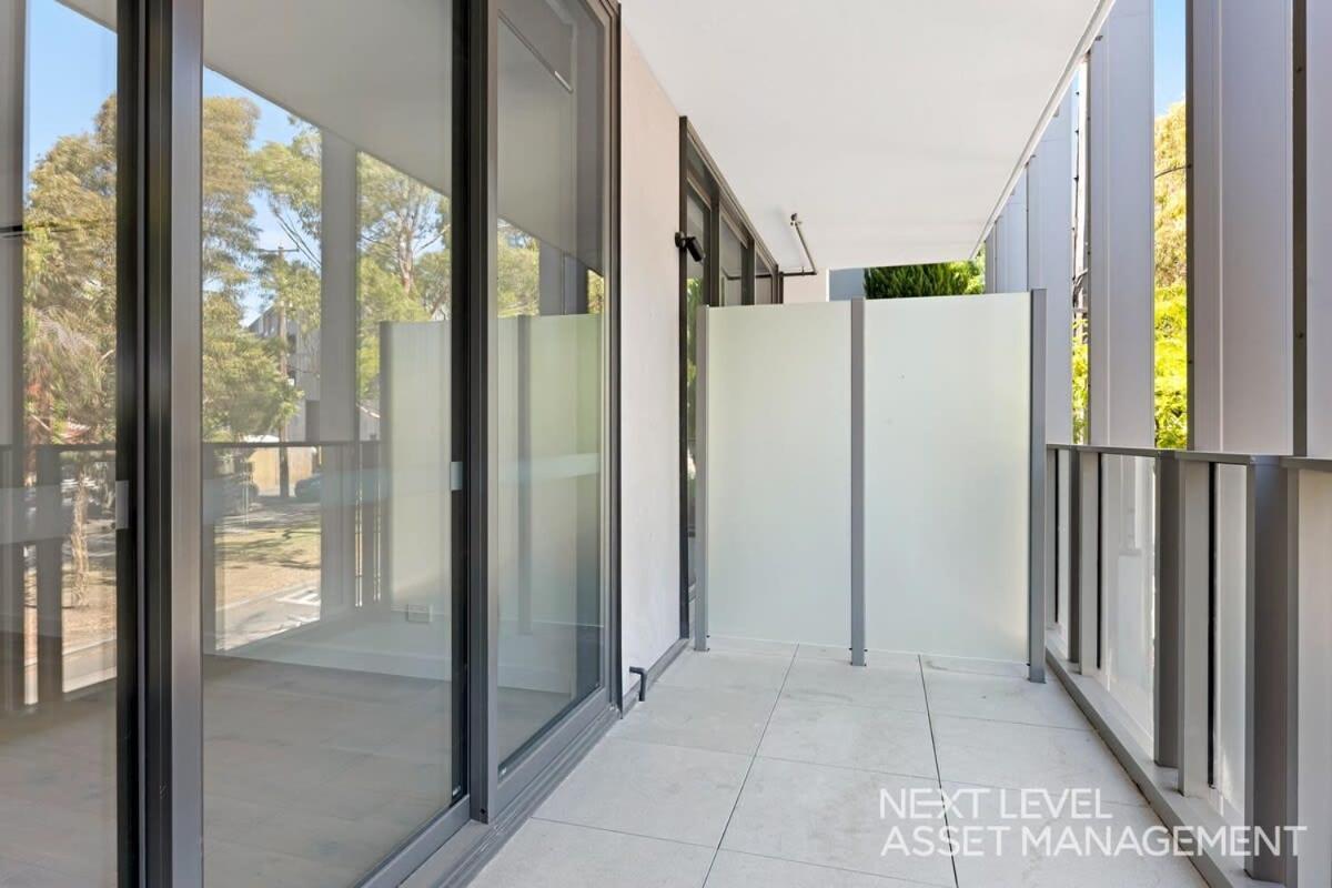 Apartment Modern On Courtney-02594 Melbourne