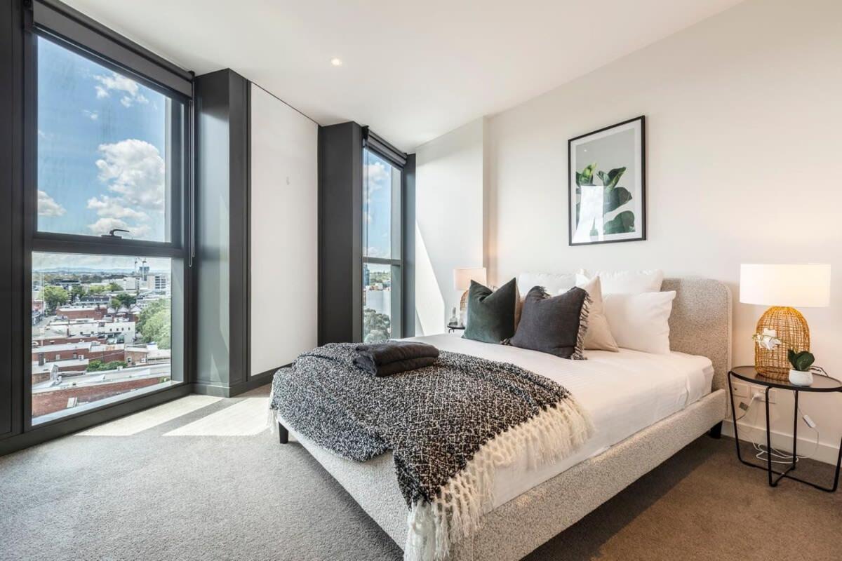 Spacious 2 Bedroom With Free Parking-00189 * Melbourne