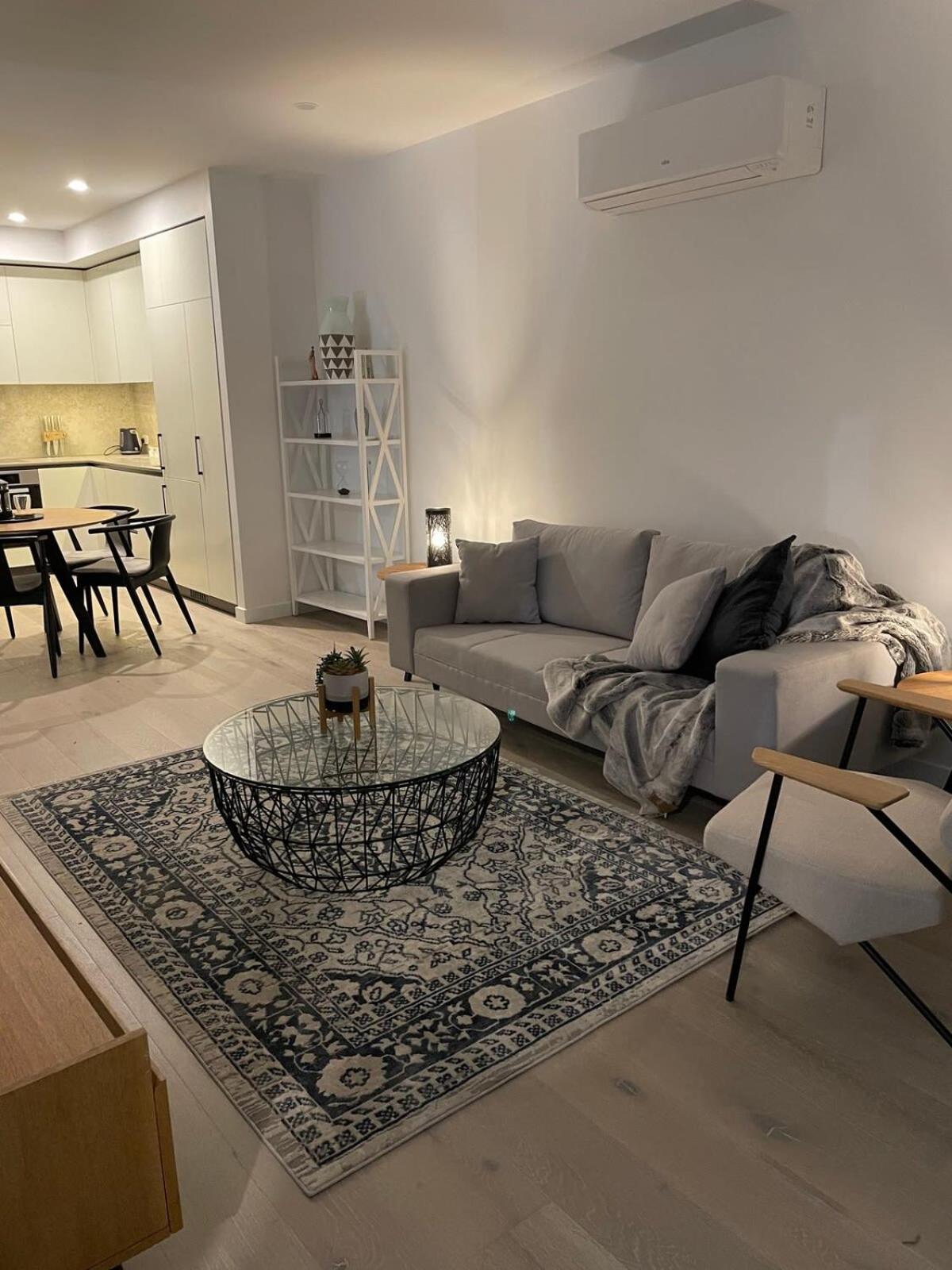 Modern On Courtney-02594 Apartment Melbourne