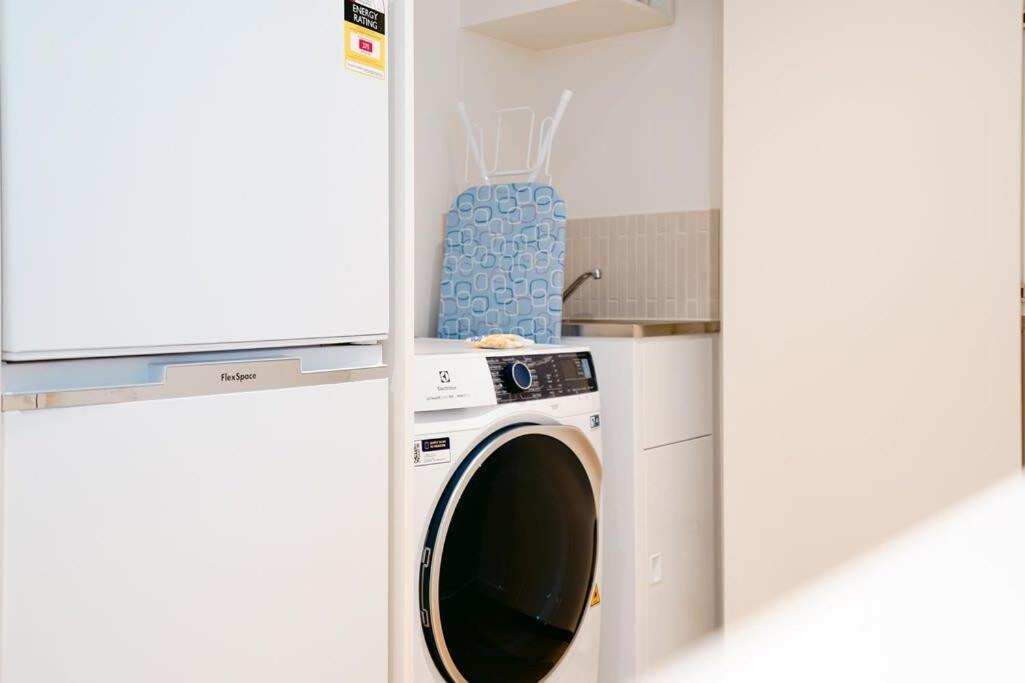 High Rise Southbank Luxury Apartment