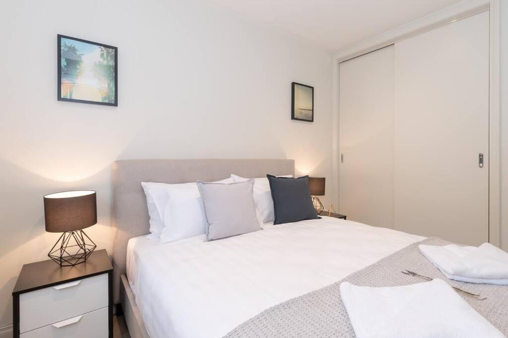 Harp Haven - Contemporary In Suburban Tree Lined Kew *