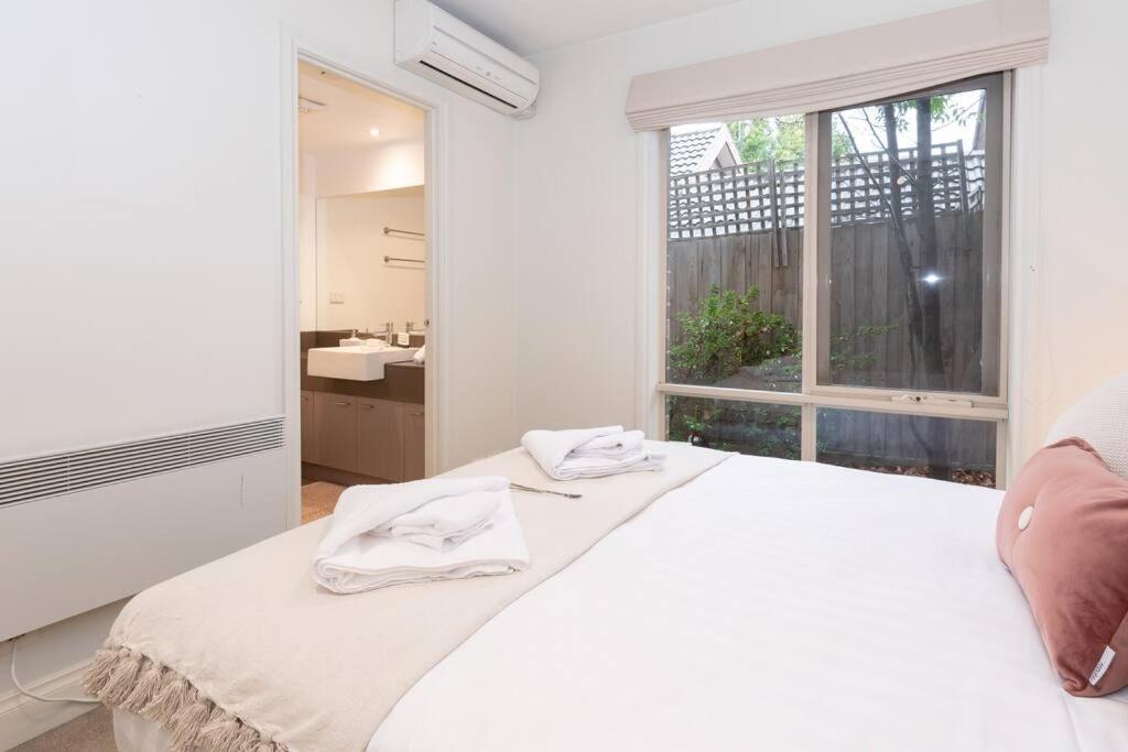Harp Haven - Contemporary In Suburban Tree Lined Kew * Melbourne