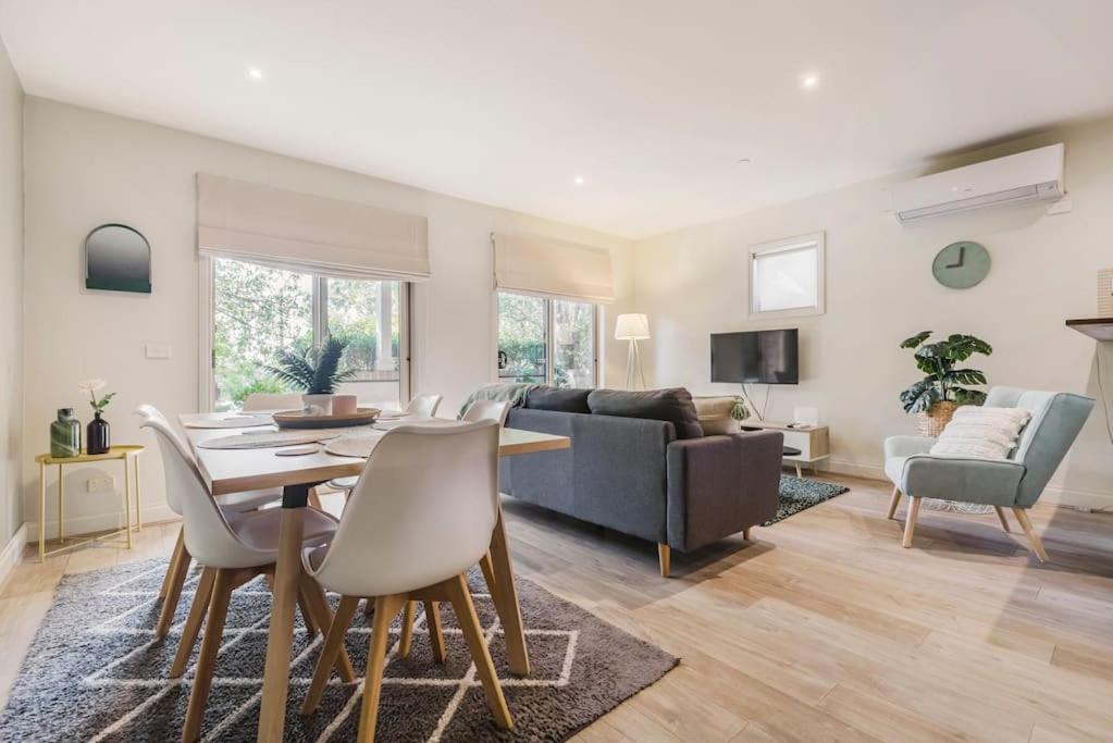 Harp Haven - Contemporary In Suburban Tree Lined Kew * Melbourne
