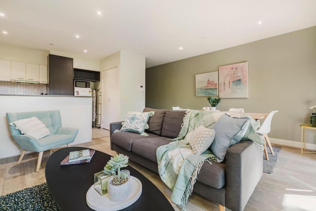Harp Haven - Contemporary In Suburban Tree Lined Kew Apartment