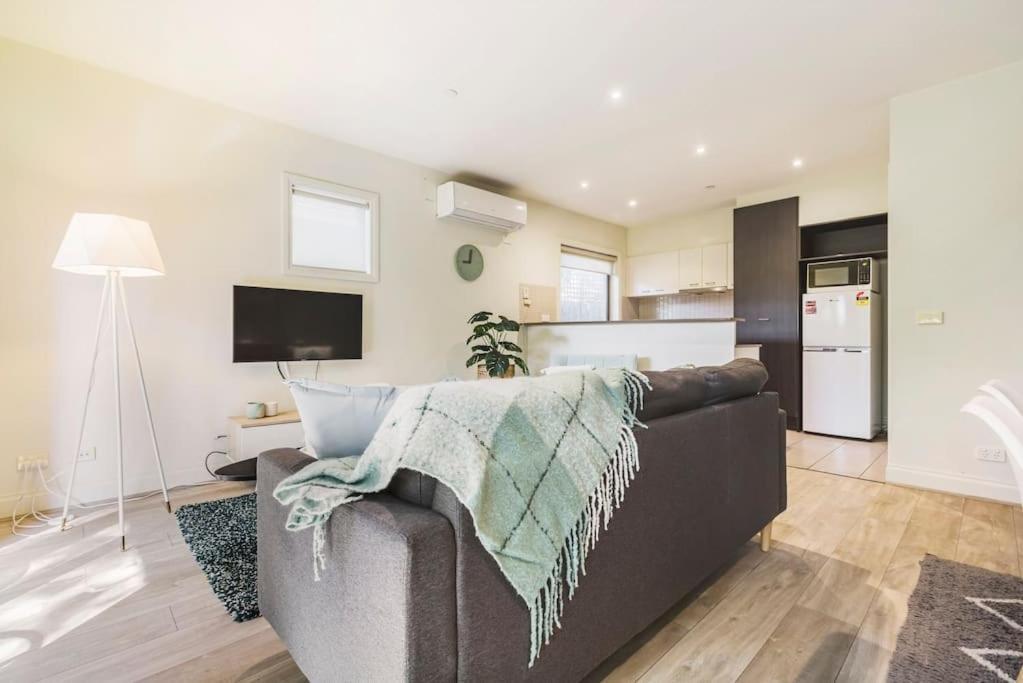 Apartment Harp Haven - Contemporary In Suburban Tree Lined Kew *