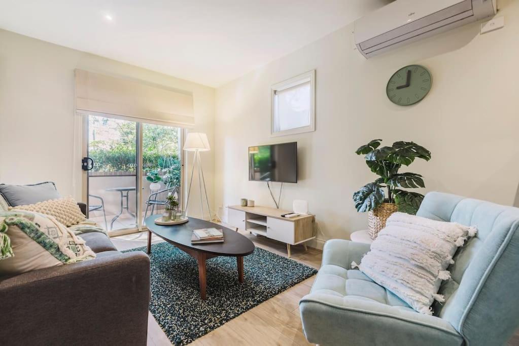 Harp Haven - Contemporary In Suburban Tree Lined Kew *