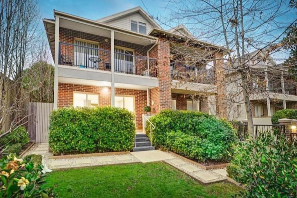Harp Haven - Contemporary In Suburban Tree Lined Kew * Melbourne