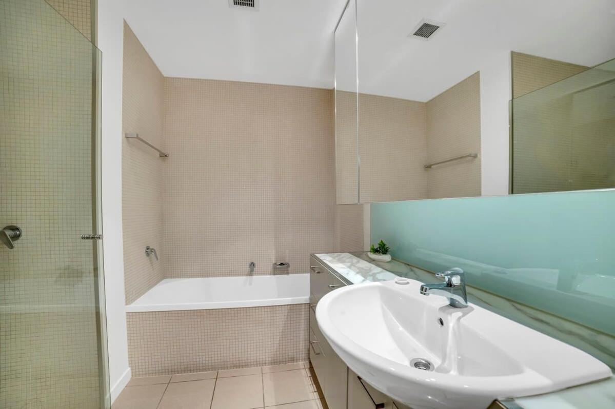 Apartment Breathtaking Docklands Water View Apt W Parking