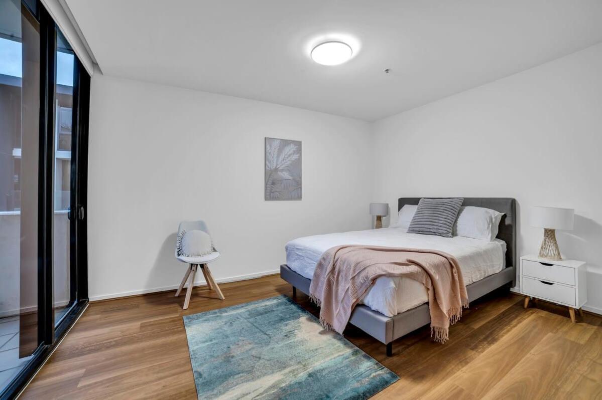 Breathtaking Docklands Water View Apt W Parking Apartment Melbourne