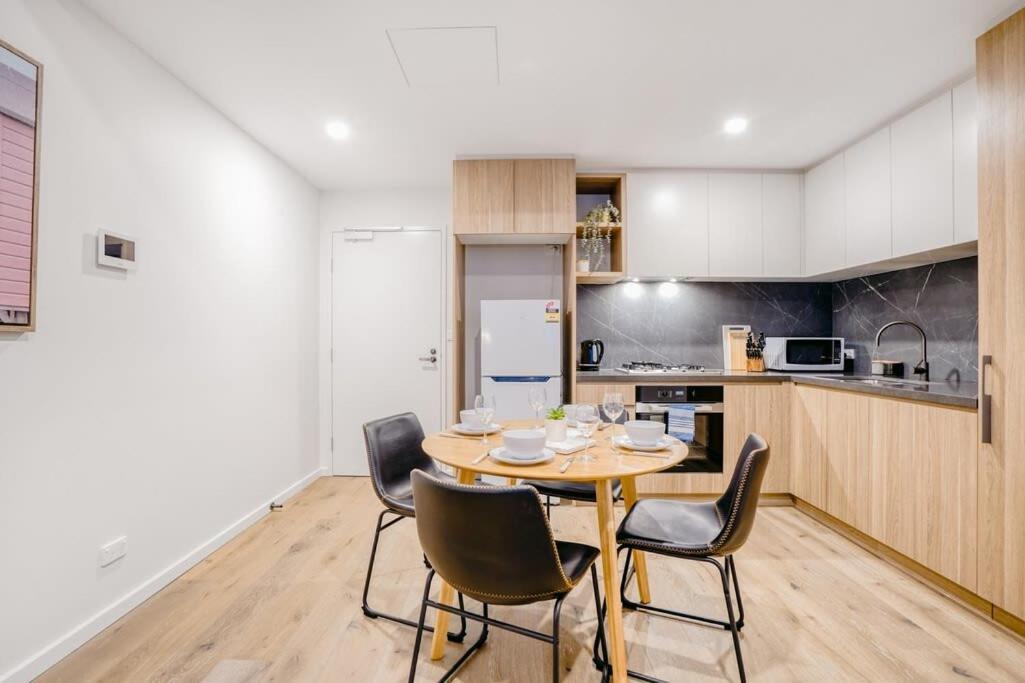 Penny Lane - 2br In The Heart Of Moonee Ponds Apartment