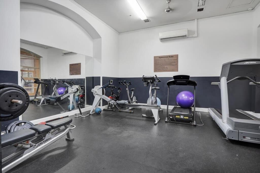 Historic & Designer Loft Style Apt+parking Pool * Melbourne