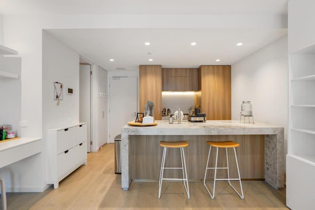 Stylish Gem @ St Kilda Rd Next To Grand Prix Apartment