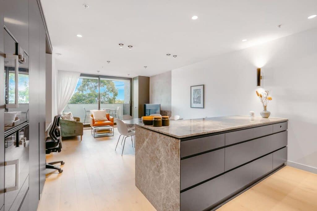 Luxurious Elsternwick Apt Living With Parking *