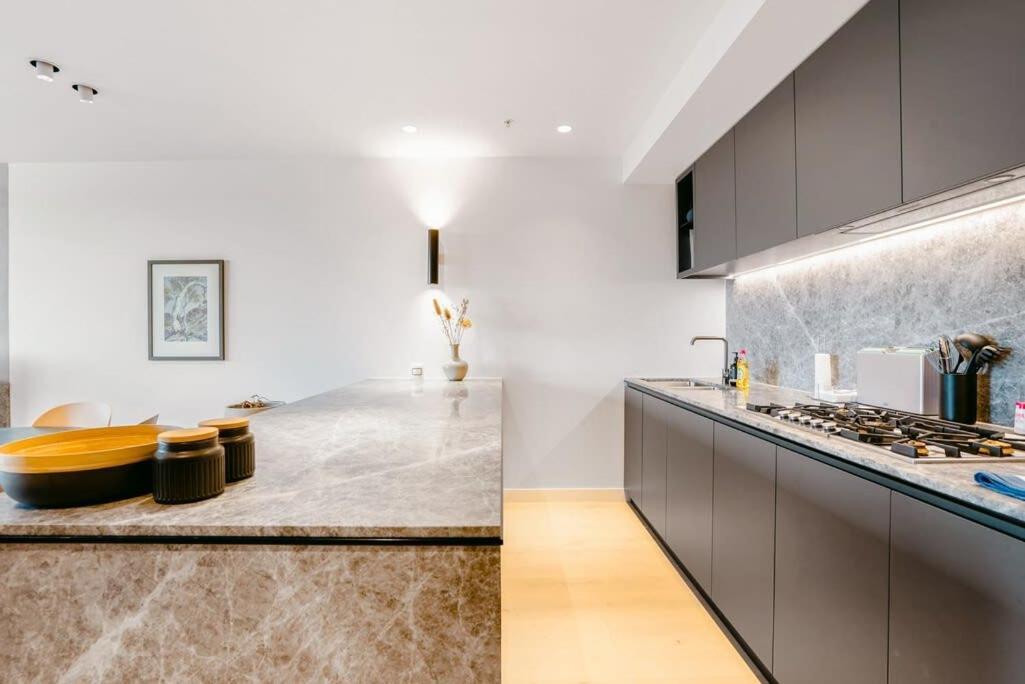 Luxurious Elsternwick Apt Living With Parking