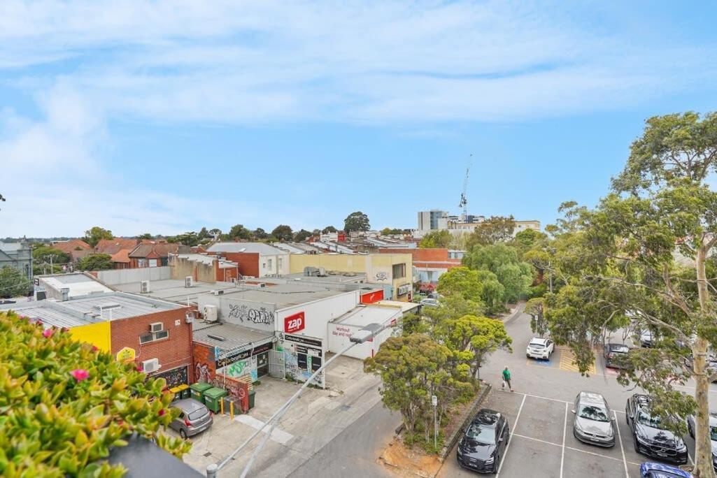 Luxurious Elsternwick Apt Living With Parking Apartment *