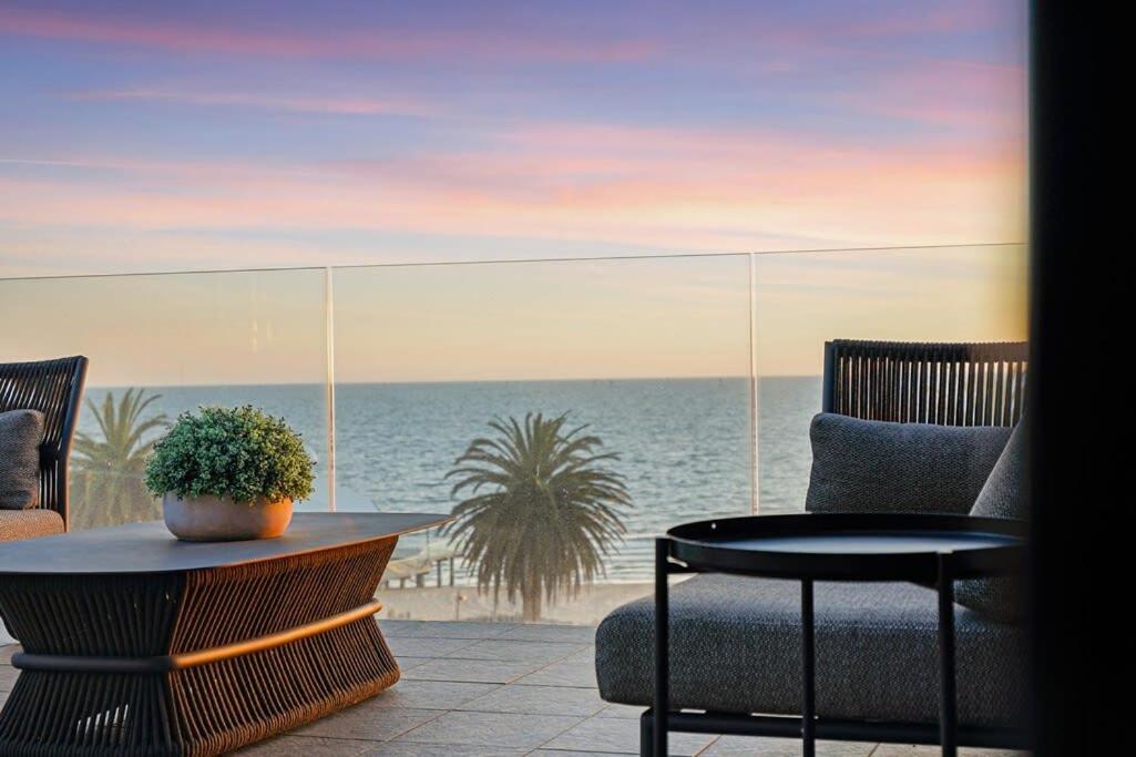 Stylish Bay-side Executive W Parking