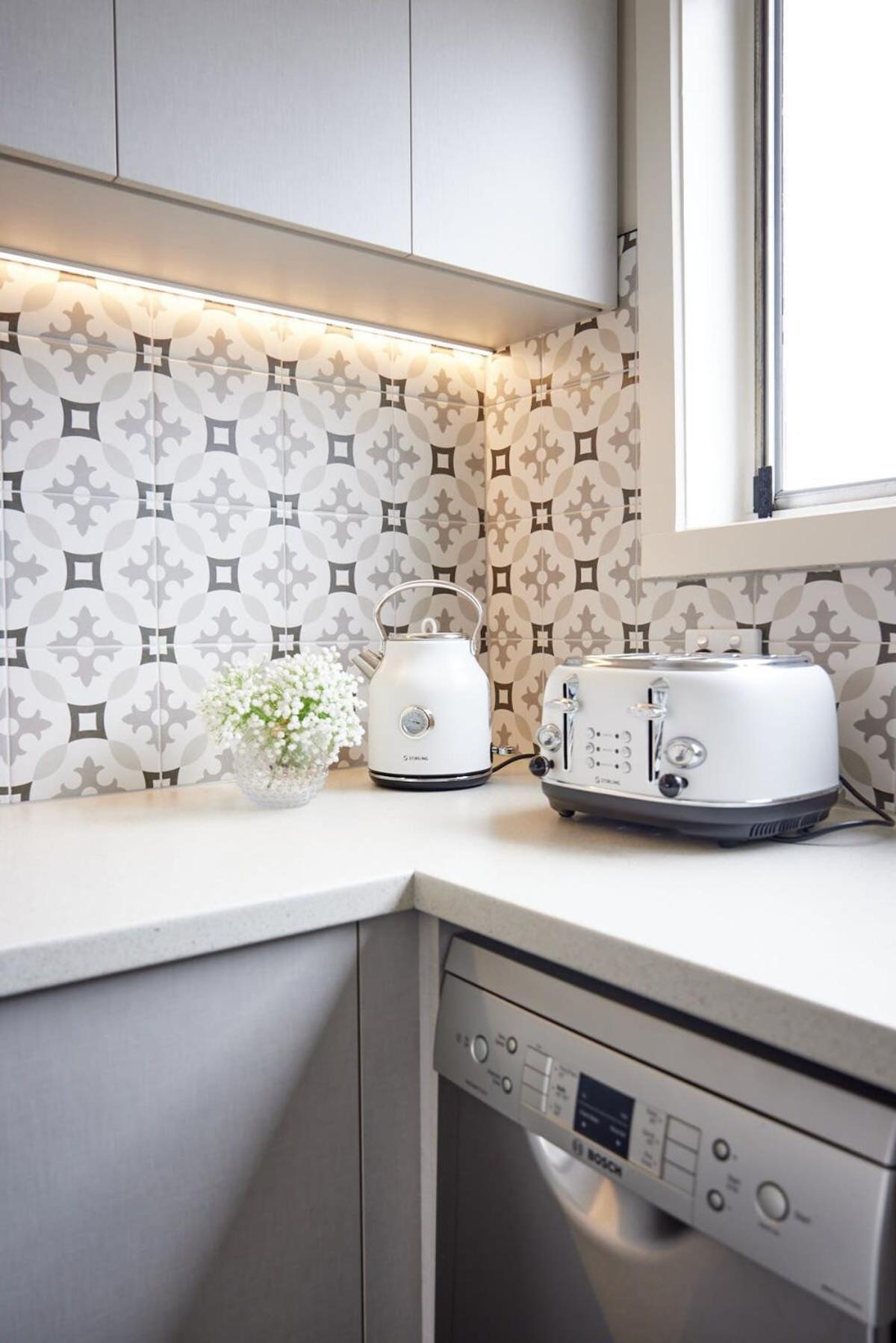 Classic Collingwood Modern Apartment *