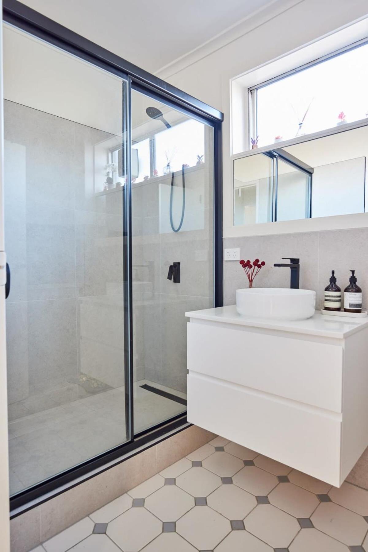 Classic Collingwood Modern Apartment *