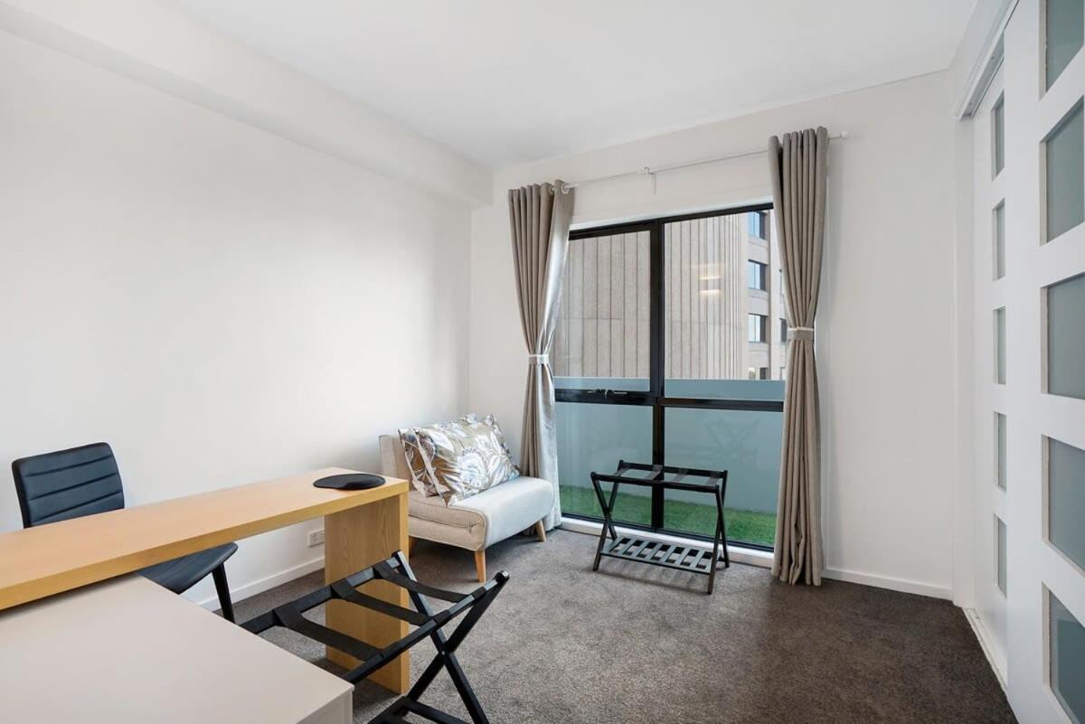 Panoramic View Cbd 1 Bed +office