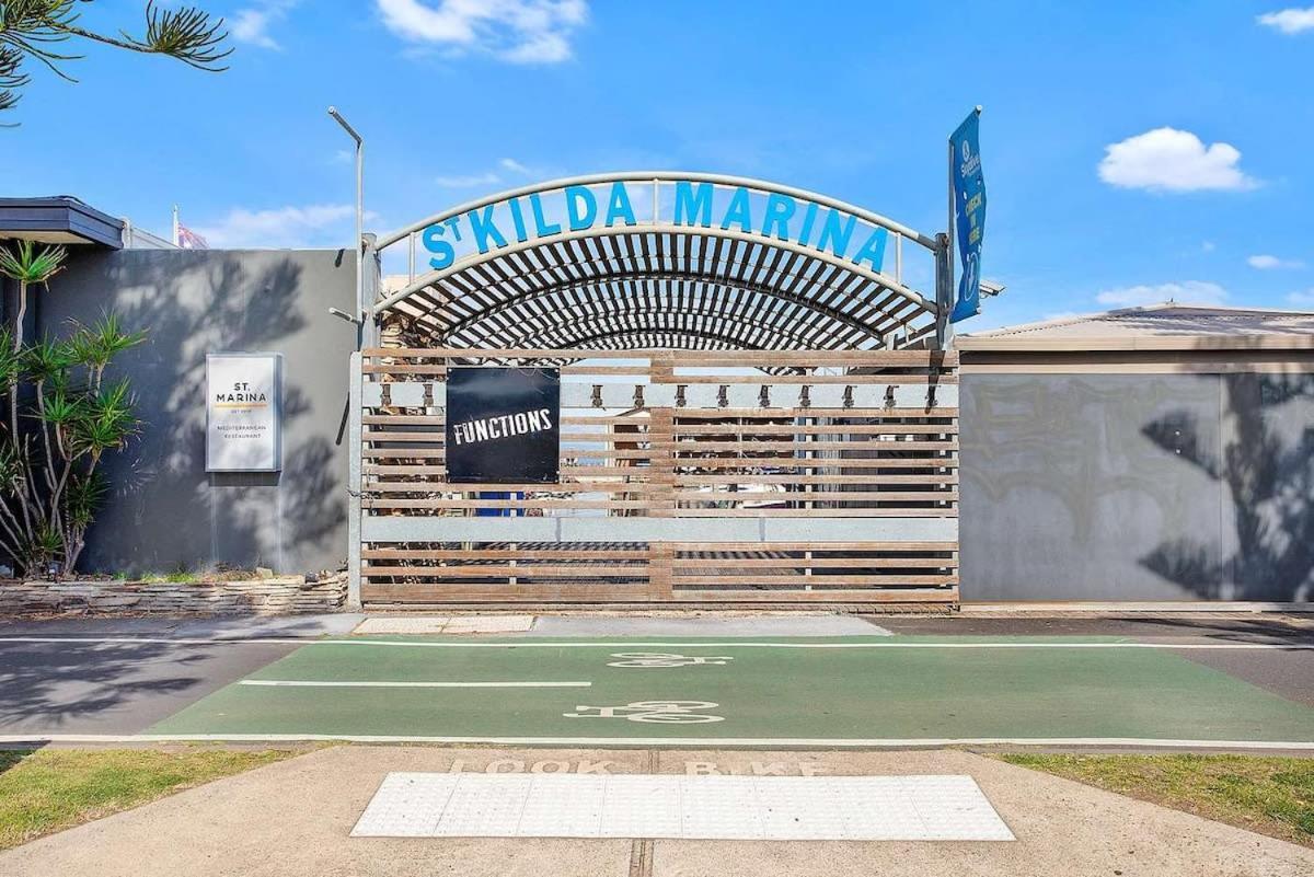 Amazing Beachfront & Views 2 Bed 2 Bathroom Melbourne