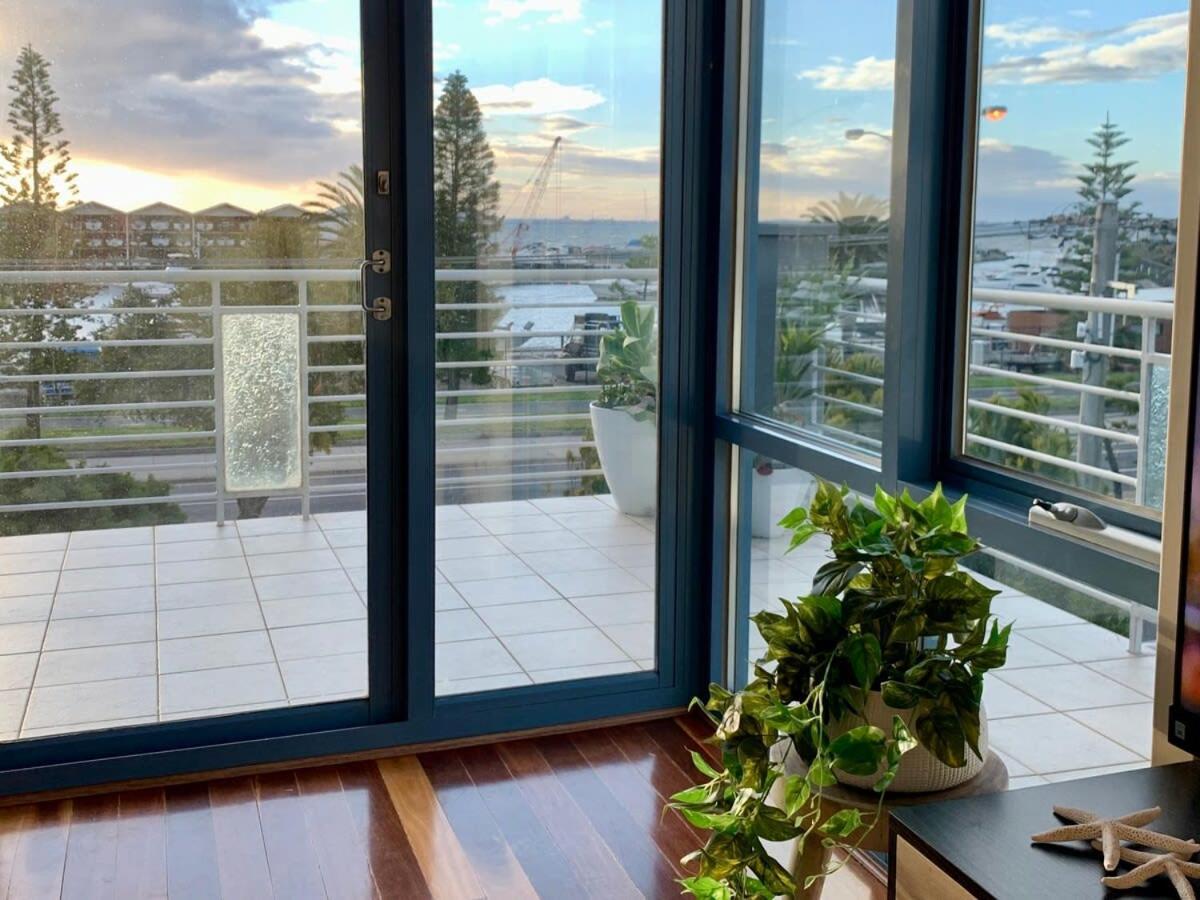 Amazing Beachfront & Views 2 Bed 2 Bathroom Apartment Melbourne
