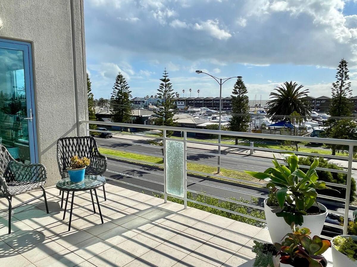 Amazing Beachfront & Views 2 Bed 2 Bathroom *