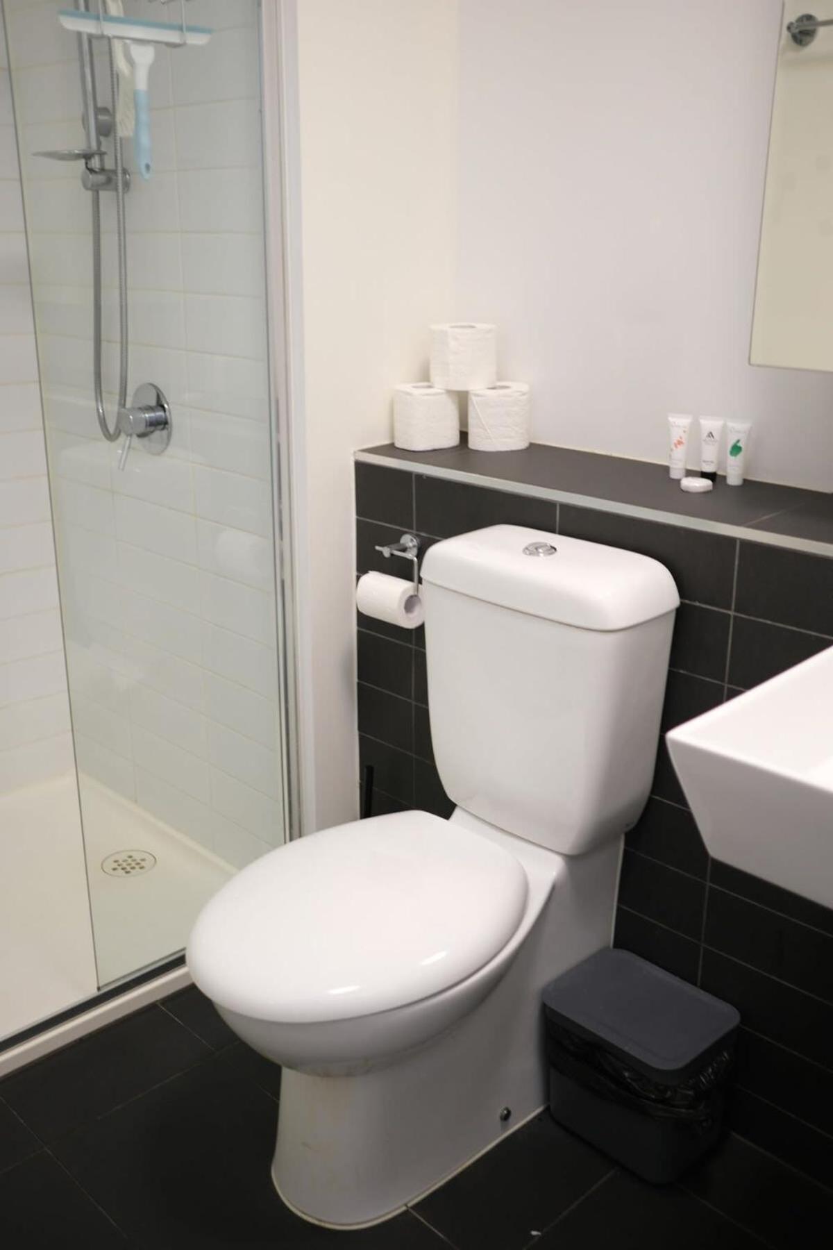Upper West Side Gem On 44th Floor W Pool + Gym * Melbourne