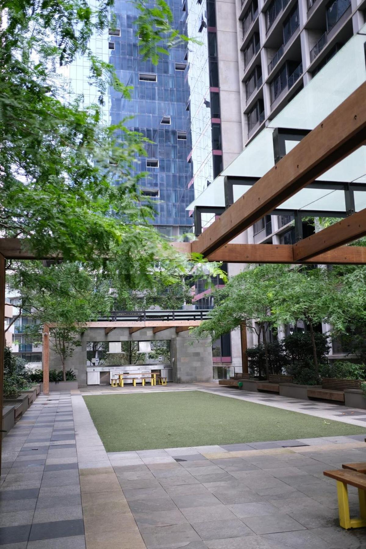 Upper West Side Gem On 44th Floor W Pool + Gym *