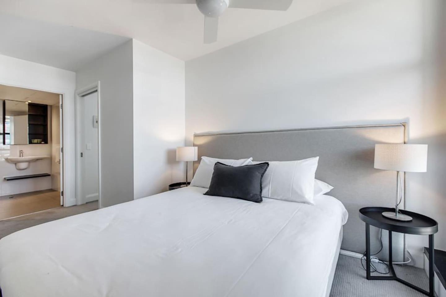 Apartment Bloom - A Cosy Haven In Melbourne's Epicentre *