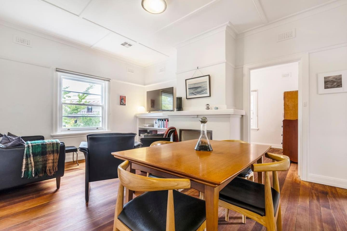 Apartment Flair - Cultural Vibrancy & Historical Charm *