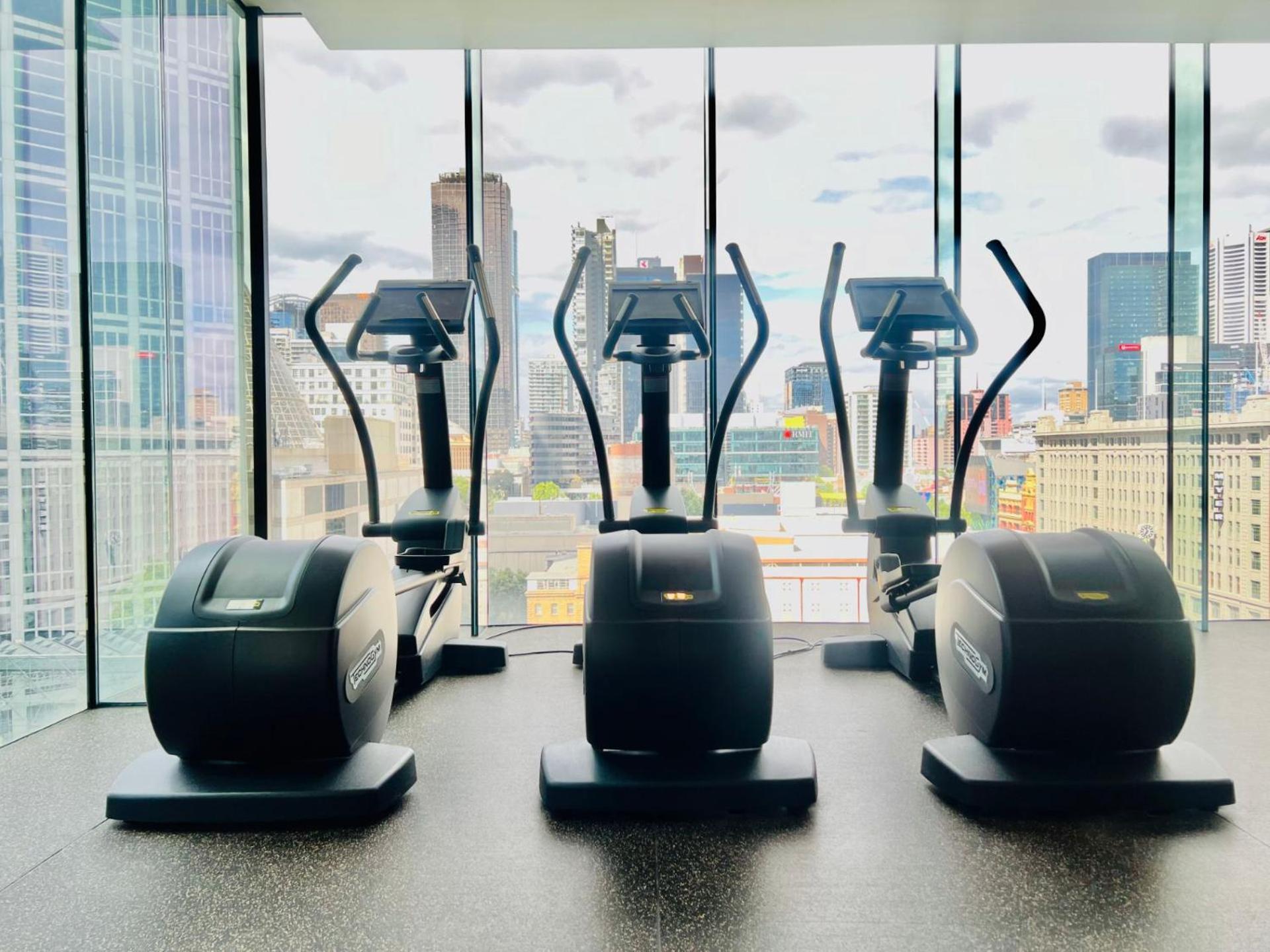 Apartment #3205 Sky High Retreat Luxurious 3-bedroom With Pool, Gym, Spa & Carpark Melbourne