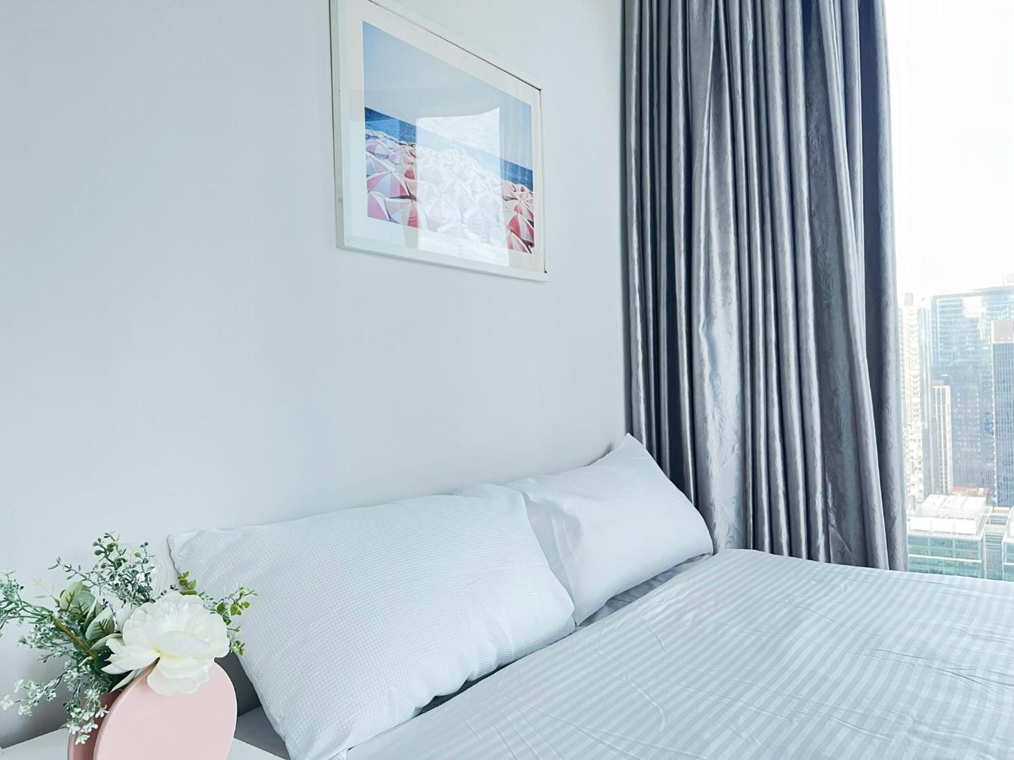 #3205 Sky High Retreat Luxurious 3-bedroom With Pool, Gym, Spa & Carpark Melbourne