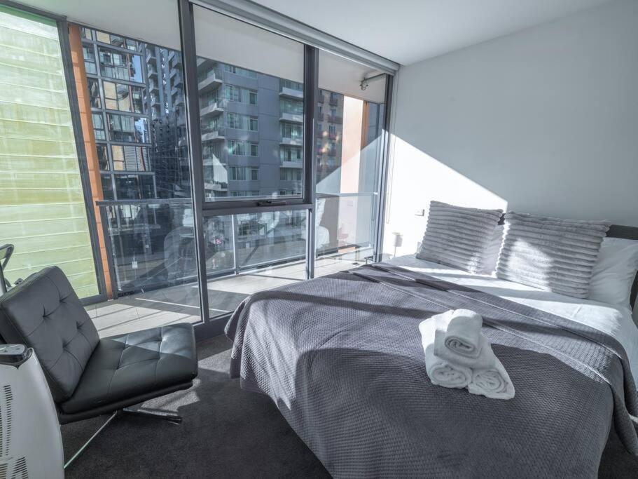 Luxury On Flinders Street