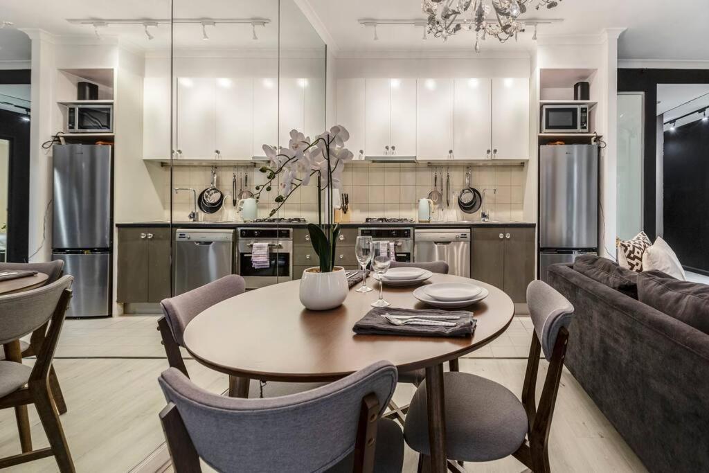 Luxury On Flinders Lane Apartment