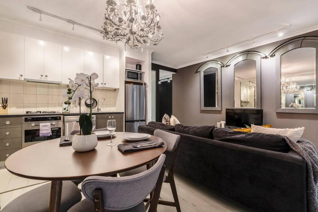 Luxury On Flinders Lane Apartment