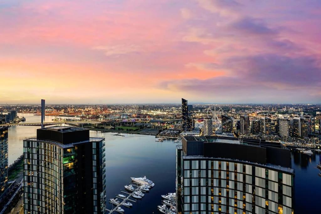 Sub-penthouse Stunning With Water Frontage 3b2b1c *
