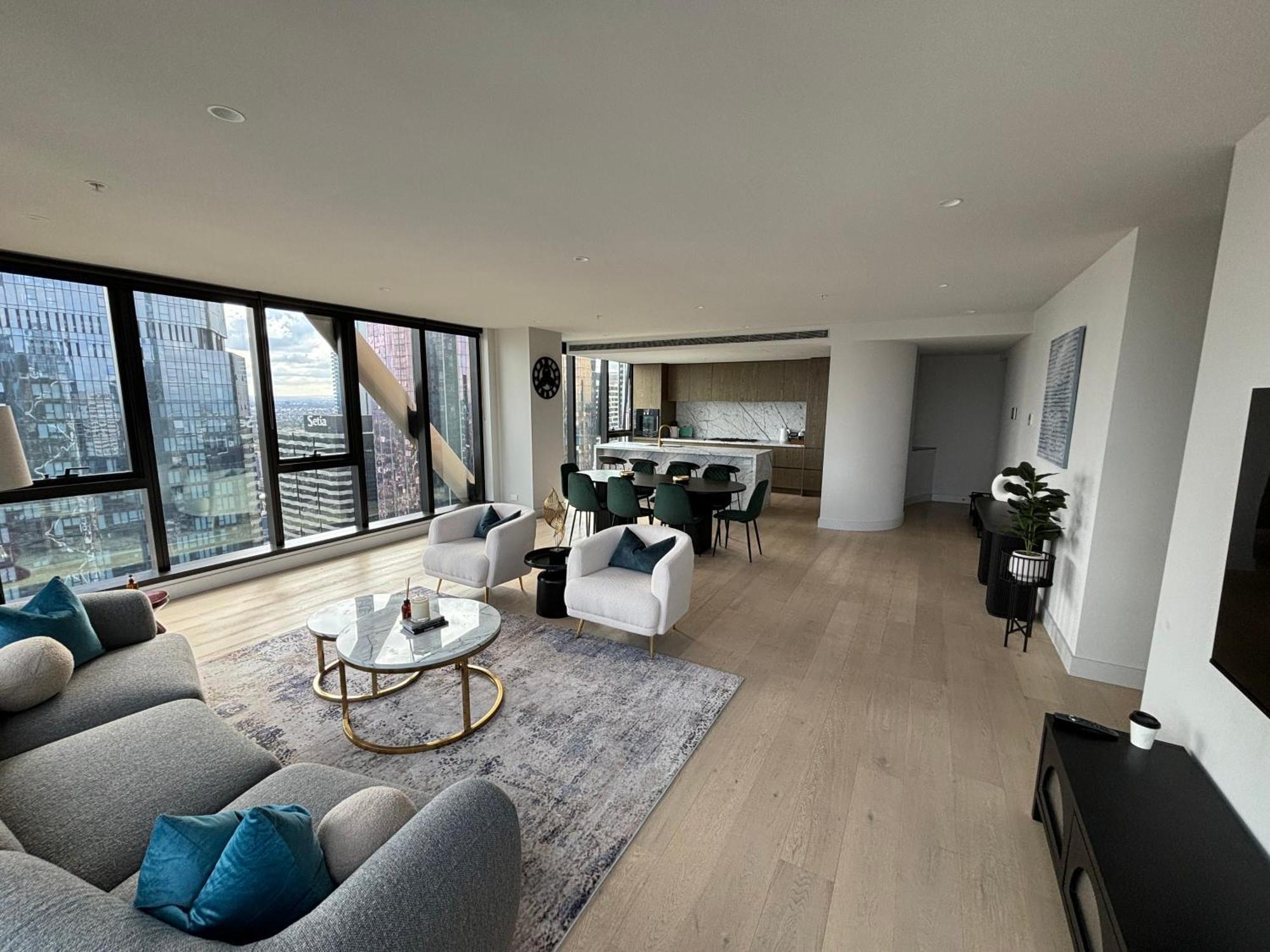 Lux Cbd Penthouse With 270views Spacious & Great Location Apartment *