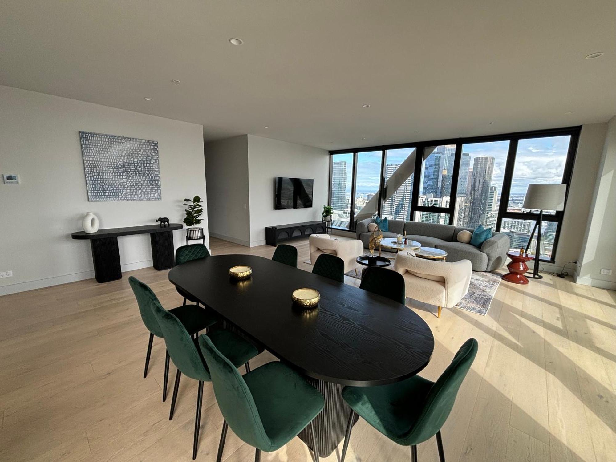 Lux Cbd Penthouse With 270views Spacious & Great Location *